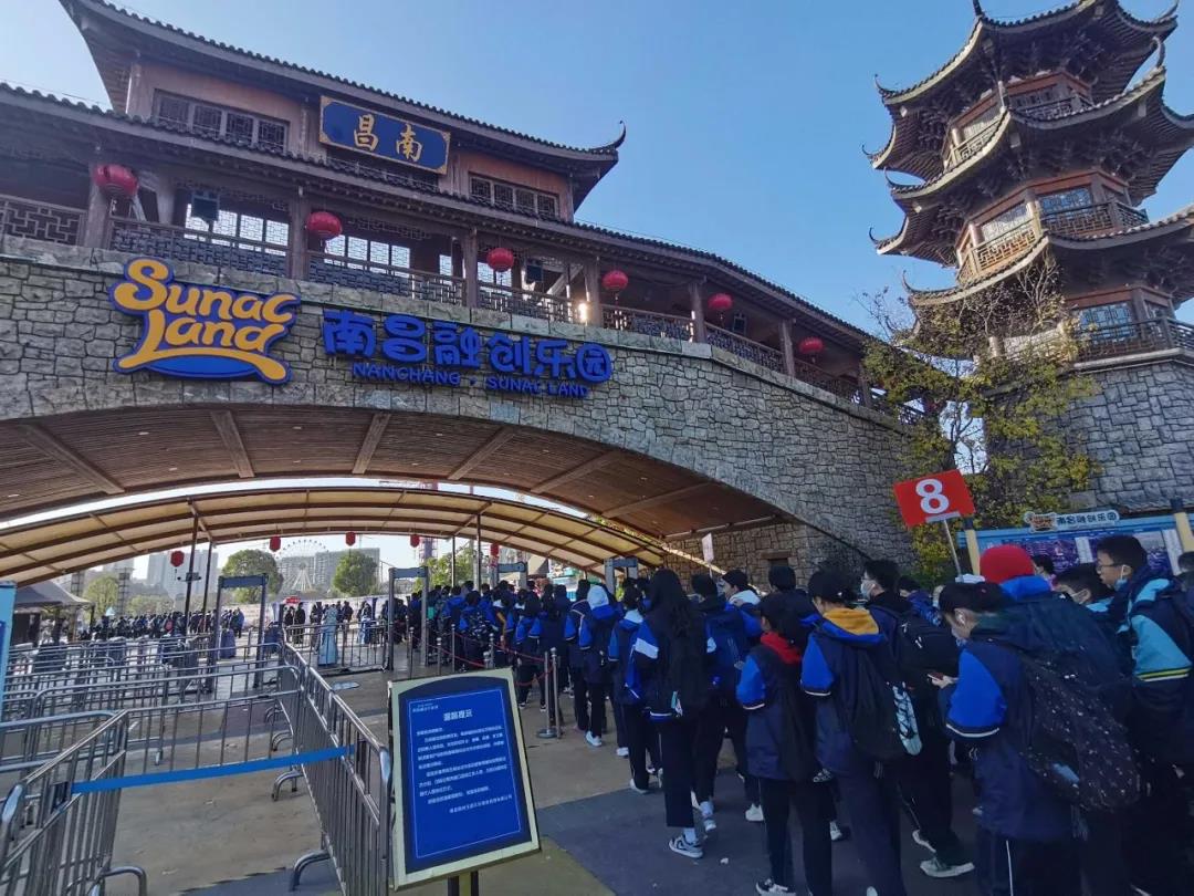 民德學(xué)校 2021-12-02 17:51 圖片 關(guān)注我啦   為深入貫徹中共中央辦公廳、國務(wù)院關(guān)于“雙減”工作的要求，進一步為學(xué)生課業(yè)負(fù)擔(dān)做“減法”、健康成長做“加法”。近日，南昌民德學(xué)校開展了為期一天的研學(xué)之旅，讓學(xué)生在活動中享受成長和學(xué)習(xí)的快樂，實現(xiàn)德智體美全面發(fā)展。  圖片   初冬正暖，陽光正好  研學(xué)之旅，快樂出行  在活動中體驗快樂，在實踐中收獲成長！   圖片圖片 圖片 圖片 圖片